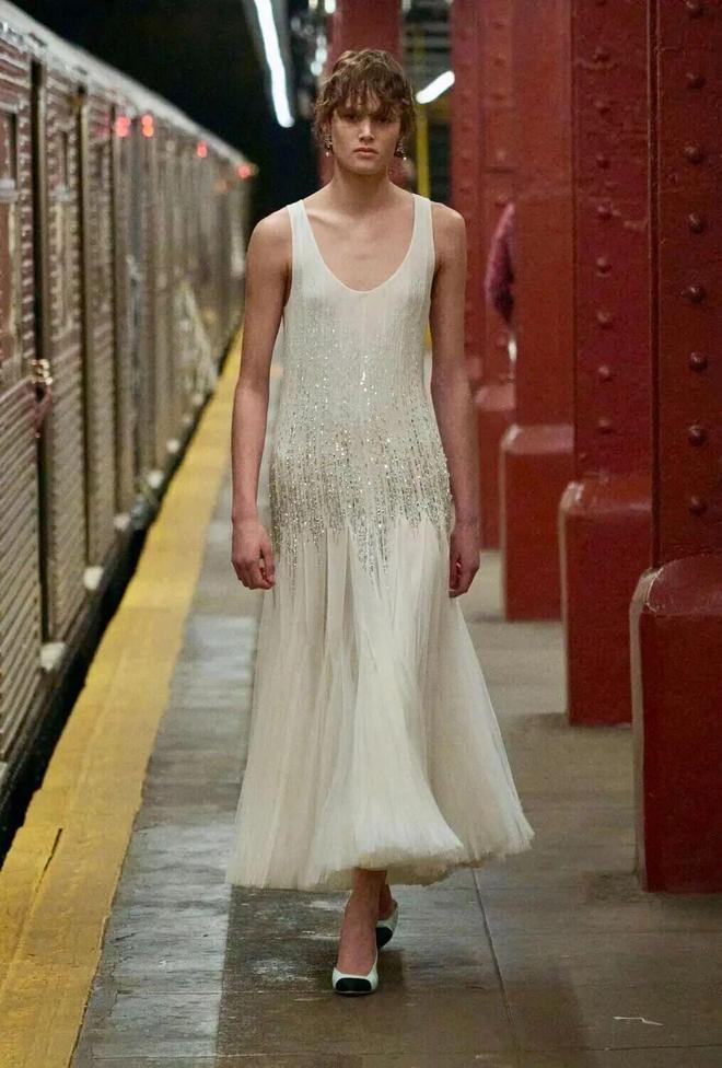 香奈儿纽约地铁高级手工坊系列_辛芷蕾王一博香奈儿合作款_香奈儿艺术总监