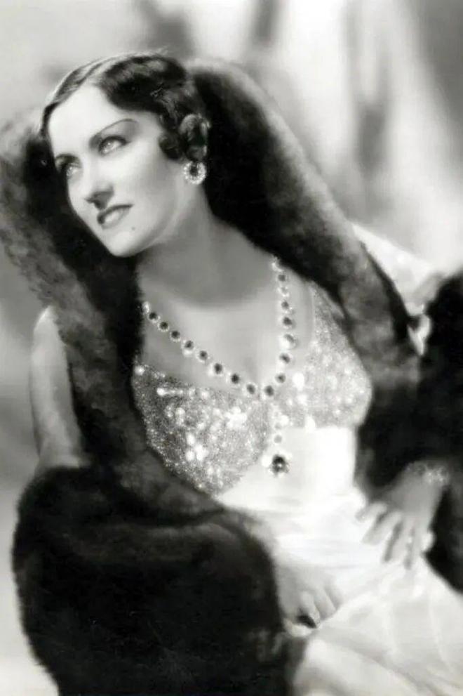 香奈儿艺术总监_辛芷蕾王一博香奈儿合作款_香奈儿纽约地铁高级手工坊系列