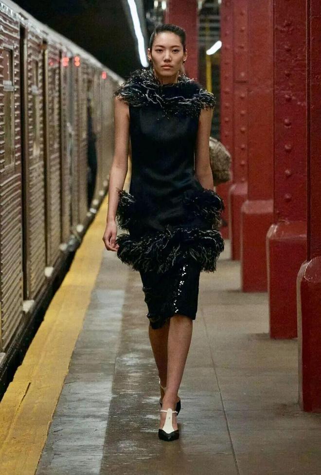 香奈儿艺术总监_香奈儿纽约地铁高级手工坊系列_辛芷蕾王一博香奈儿合作款