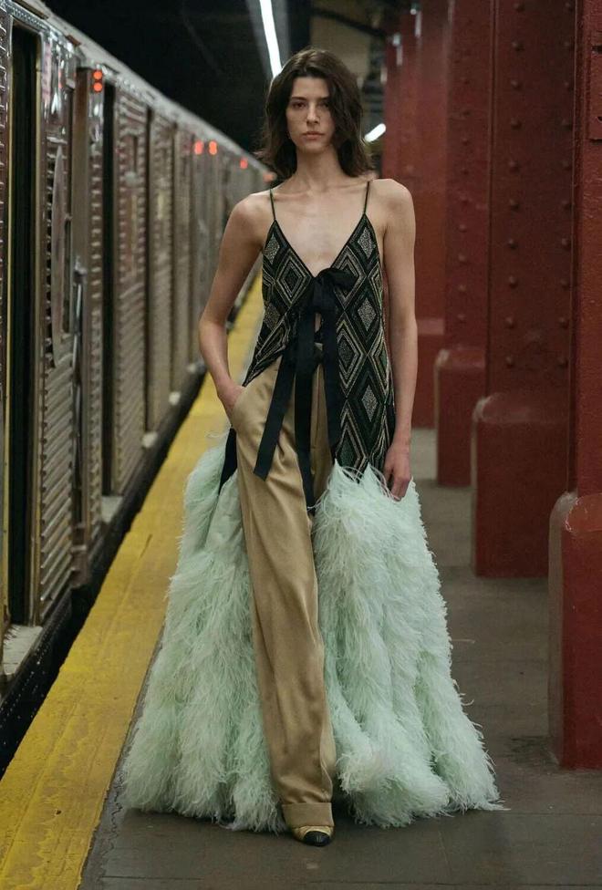 辛芷蕾王一博香奈儿合作款_香奈儿艺术总监_香奈儿纽约地铁高级手工坊系列