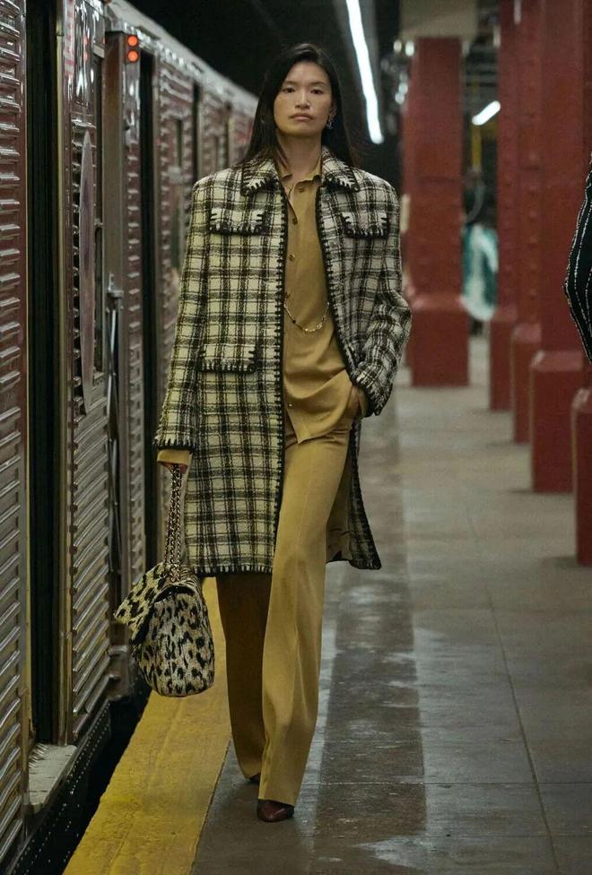 香奈儿艺术总监_香奈儿纽约地铁高级手工坊系列_辛芷蕾王一博香奈儿合作款