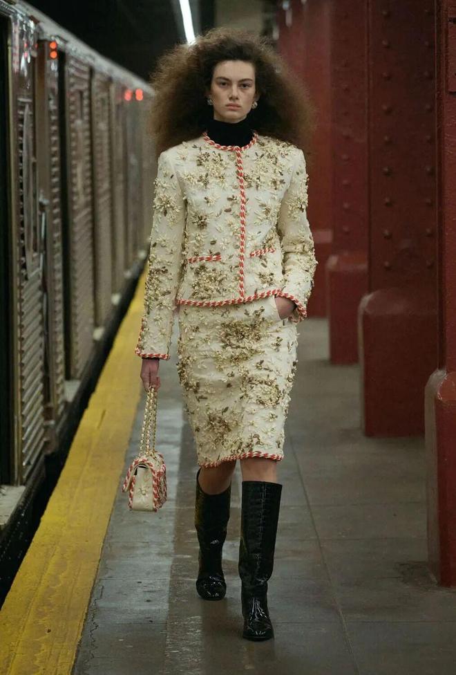 香奈儿艺术总监_辛芷蕾王一博香奈儿合作款_香奈儿纽约地铁高级手工坊系列