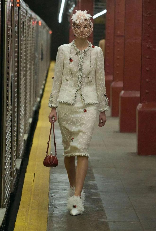 香奈儿纽约地铁高级手工坊系列_香奈儿艺术总监_辛芷蕾王一博香奈儿合作款