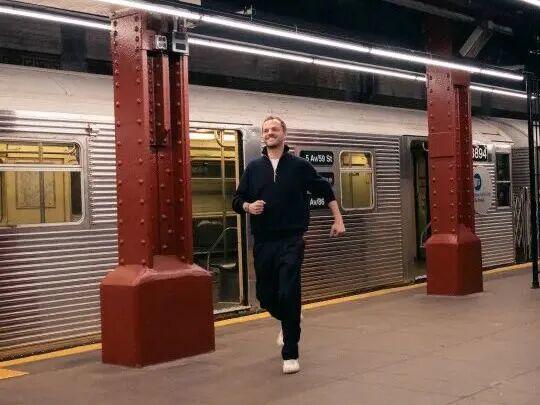 香奈儿艺术总监_香奈儿纽约地铁高级手工坊系列_辛芷蕾王一博香奈儿合作款