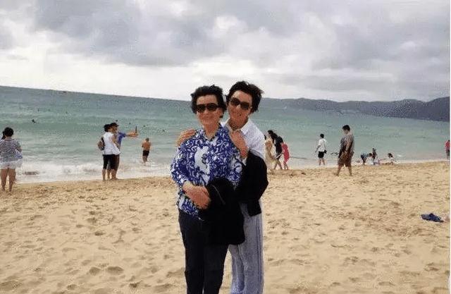 欧阳夏丹疫情期间销售湖北滞销商品_欧阳夏丹祖籍是哪里人_欧阳夏丹疫情期间连麦带货卖湖北特产