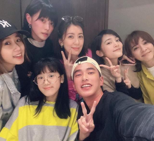 贾静雯女儿图片_贾静雯王净陈意涵合照_贾静雯梧桐妹同框近照