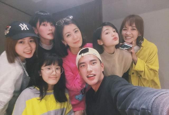 贾静雯王净陈意涵合照_贾静雯女儿图片_贾静雯梧桐妹同框近照