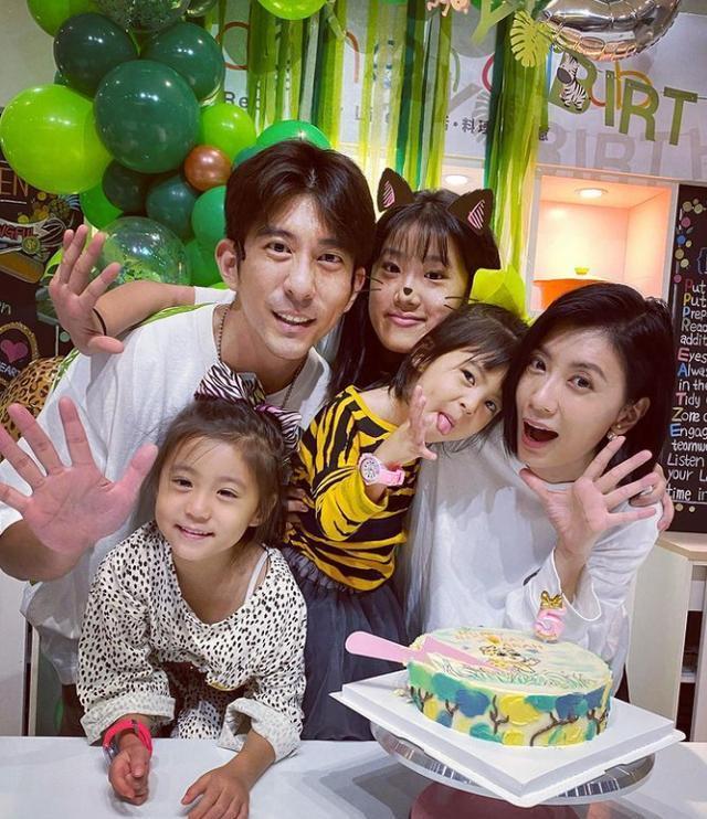 贾静雯梧桐妹同框近照_贾静雯女儿图片_贾静雯王净陈意涵合照