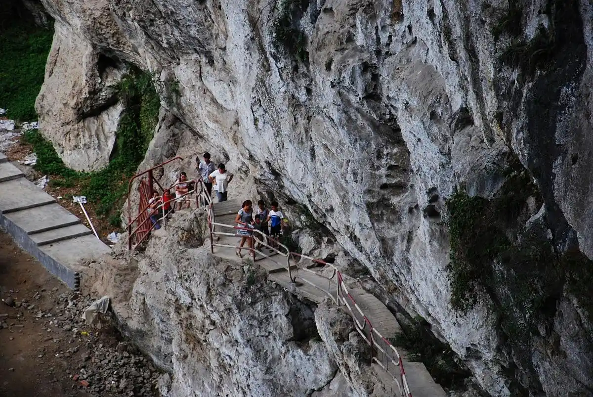 狼牙山山峰险峻_狼牙山在哪个省_狼牙山攀登挑战