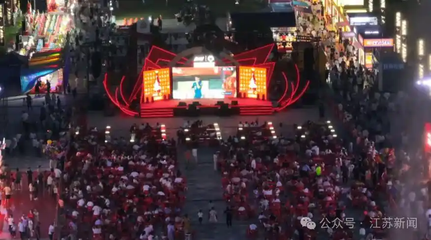 宿迁何润东出席苏超主场赛事_宿迁霸王归来活动详情_何润东现身宿迁 市民高喊欢迎回家