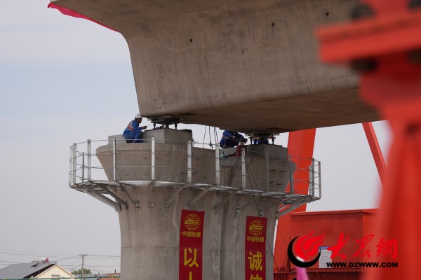 津潍高铁智能梁场建设_滨州高铁箱梁架设_箱梁钢筋图片