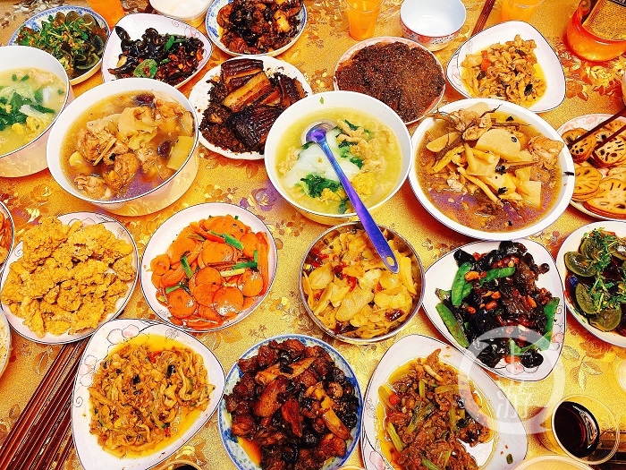 一线海警春节值班护航海上安全_海警新设计服装_海警员远程视频团圆饭