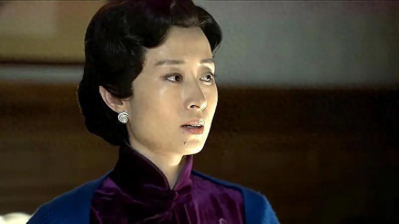 伪装者明镜怎么死的_阿诚在明家的亲情地位_明镜对阿诚的内疚