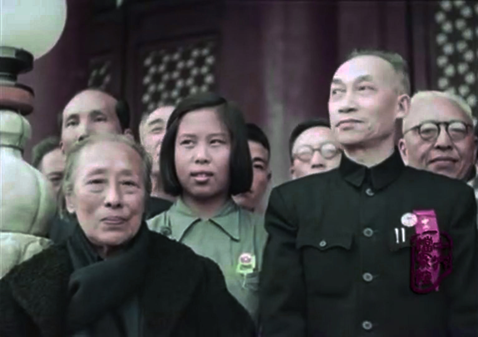 张大千字画图片_张大千低价出售国宝级藏画给大陆_张大千与何香凝的特殊荷花图