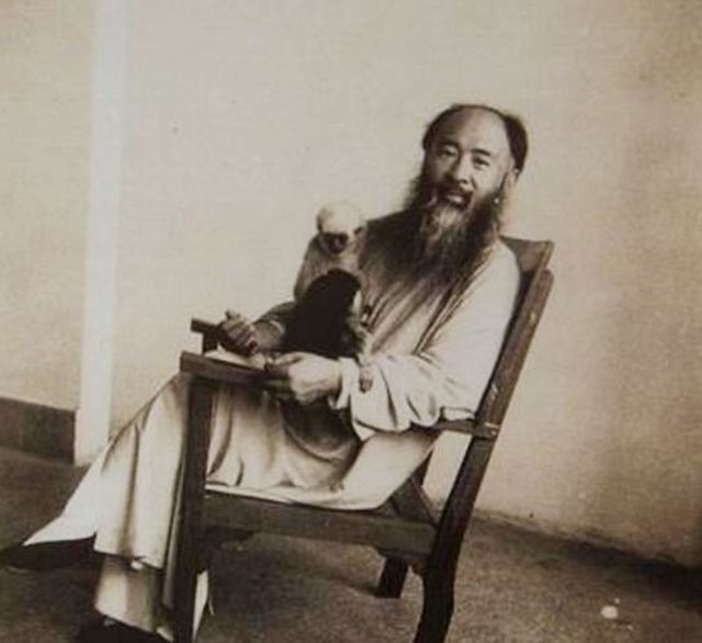 张大千与何香凝的特殊荷花图_张大千低价出售国宝级藏画给大陆_张大千字画图片