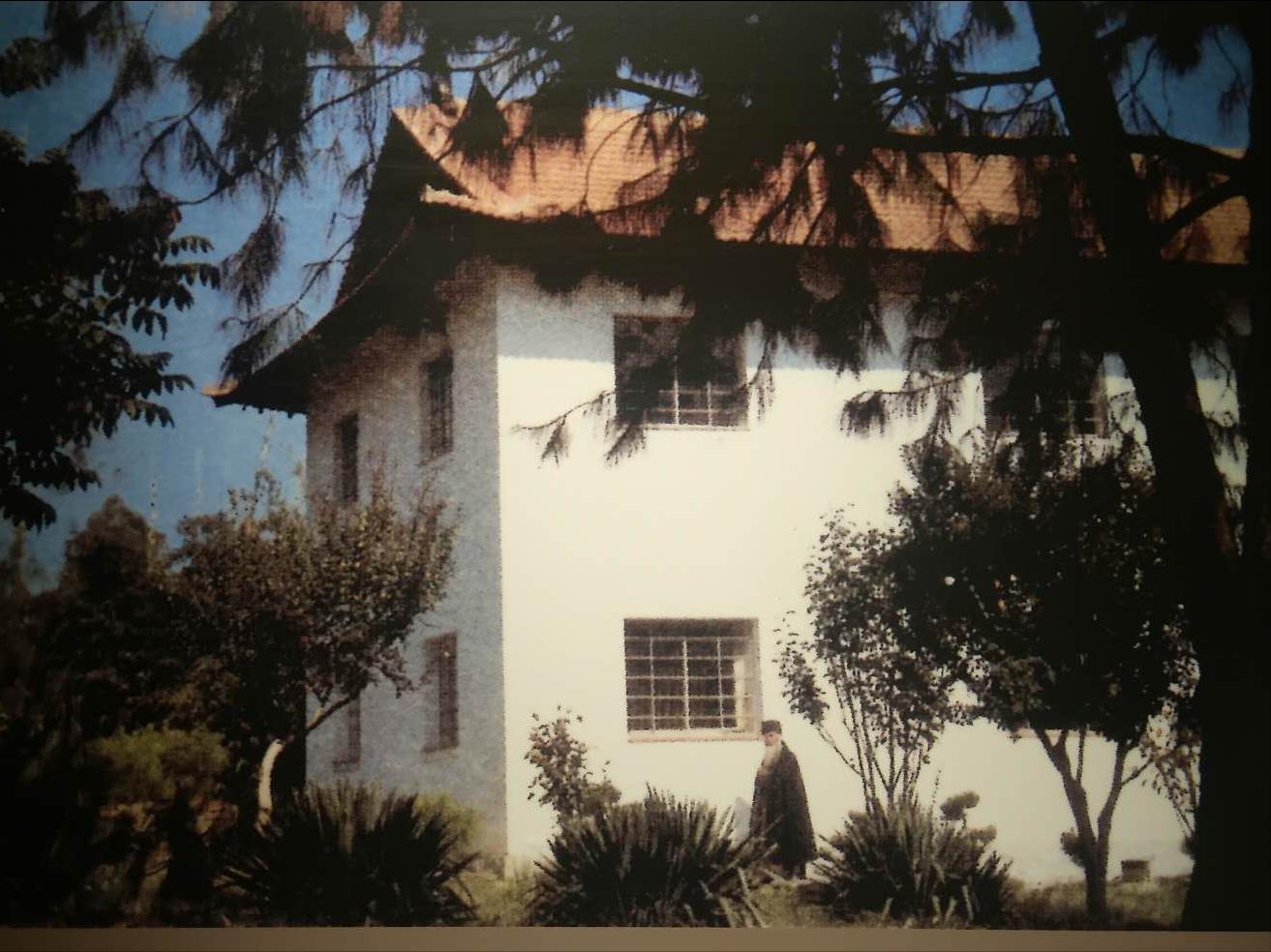 张大千字画图片_张大千与何香凝的特殊荷花图_张大千低价出售国宝级藏画给大陆