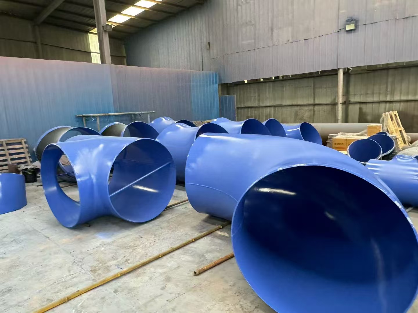 河北弯头行业数字化转型趋势_河北弯头服务商评估标准_热推制弯头制作过程图