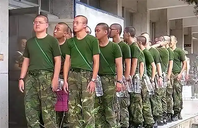 在台湾服兵役_台湾每个人都服兵役吗_台湾人服兵役要多久