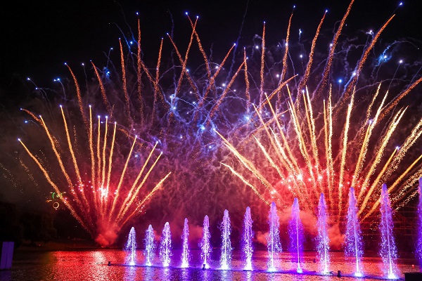 上海欢乐谷玛雅水公园联票_上海玛雅冰雪世界新春活动_欢乐谷烟花秀马年