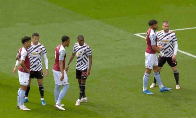 英超-曼联3-1维拉 b费助攻双响谢什科破门_英超客场不败纪录_曼联客场不败