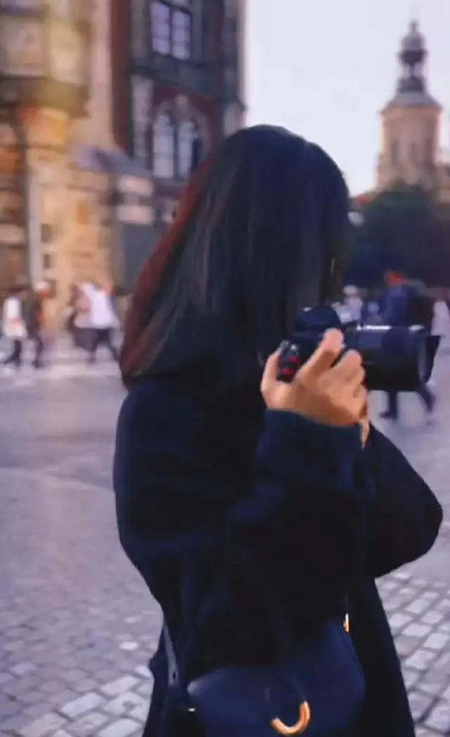 赵丽颖布拉格广场打卡照片_赵丽颖摄影才华展示_赵丽颖个人资料照片