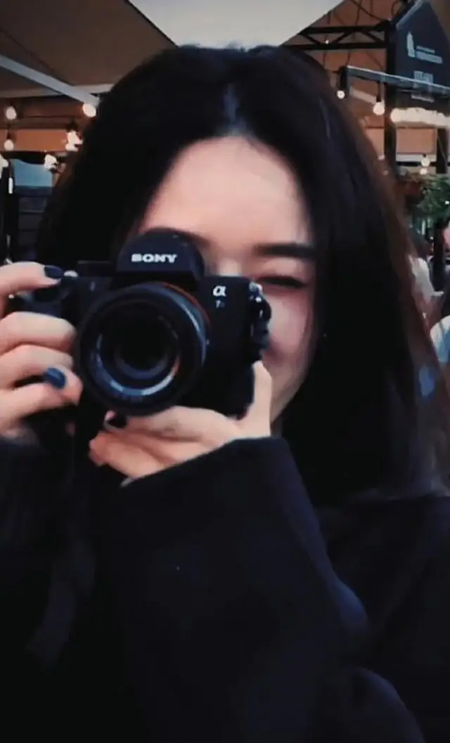 赵丽颖摄影才华展示_赵丽颖布拉格广场打卡照片_赵丽颖个人资料照片