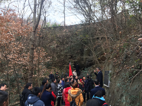 瞻仰上海中共一大会址_重温入党誓词_参观一大会址