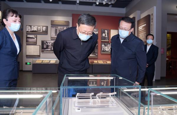 参观一大会址_中共一大纪念馆参观伟大的开端展览_市委书记陈吉宁瞻仰中共一大会址