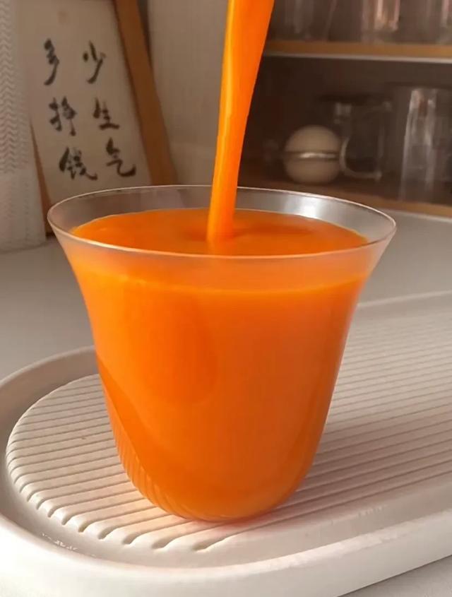 蓝莓护眼食谱_黑枸杞泡水颜色变化的全过程_叶黄素玉米黄质护眼饮品