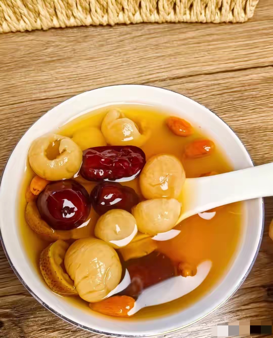 黑枸杞玫瑰茶做法_黑枸杞泡水颜色变化的全过程_春季养肝降火茶饮