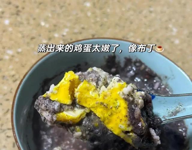 黑枸杞泡水颜色变化的全过程_五黑粉功效与作用_五黑粉科学配比研究