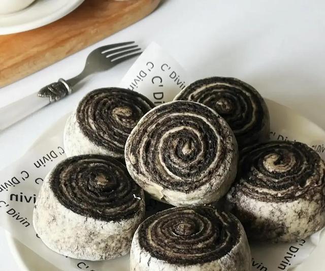 黑枸杞泡水颜色变化的全过程_五黑粉功效与作用_五黑粉科学配比研究