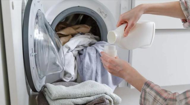 洗衣液成分表分析_洗衣液味道闻着有毒吗_香精危害与内分泌影响