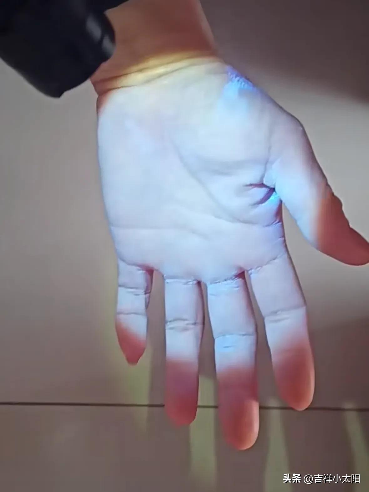 洗衣液荧光增白剂残留_洗衣液味道闻着有毒吗_洗衣液防腐剂过敏