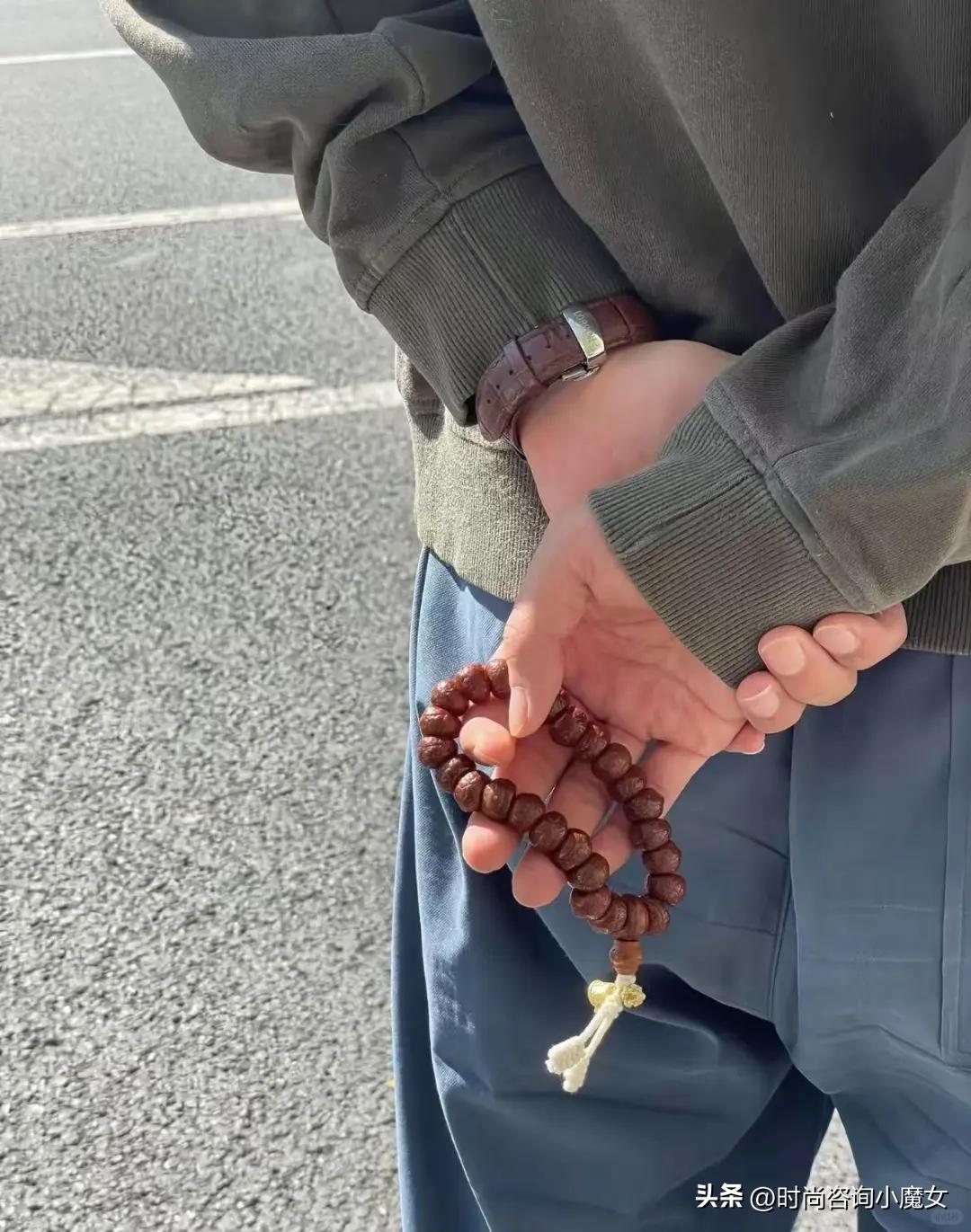 中年男士文玩手串挑选技巧_文玩手串搭配攻略_男士佛珠手链戴哪只手