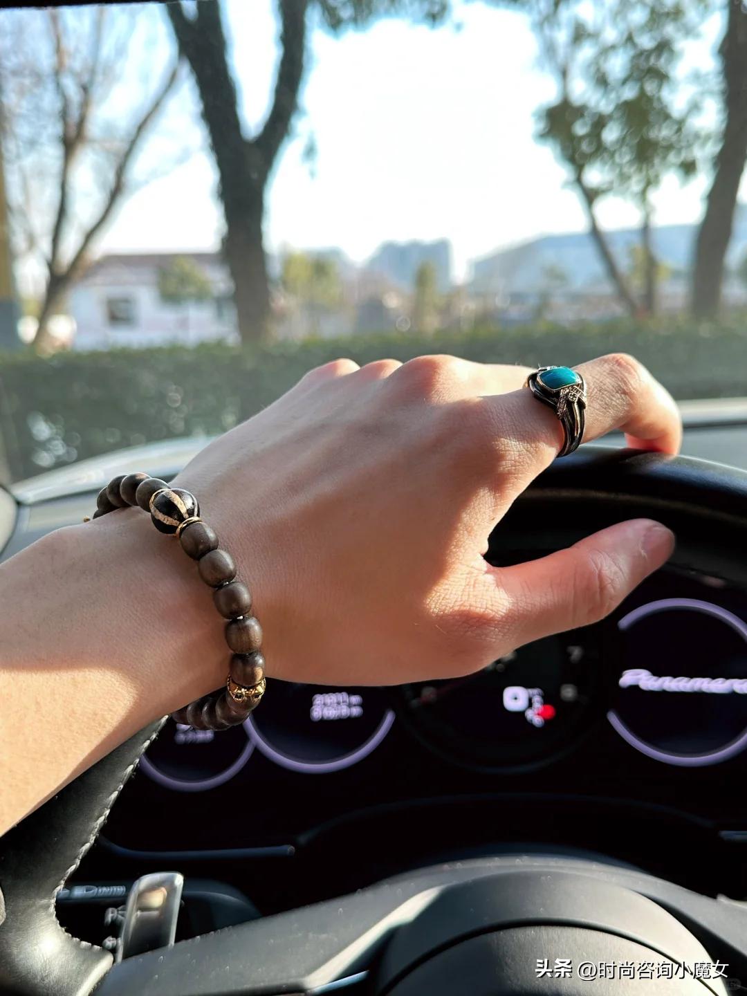 文玩手串搭配攻略_男士佛珠手链戴哪只手_中年男士文玩手串挑选技巧