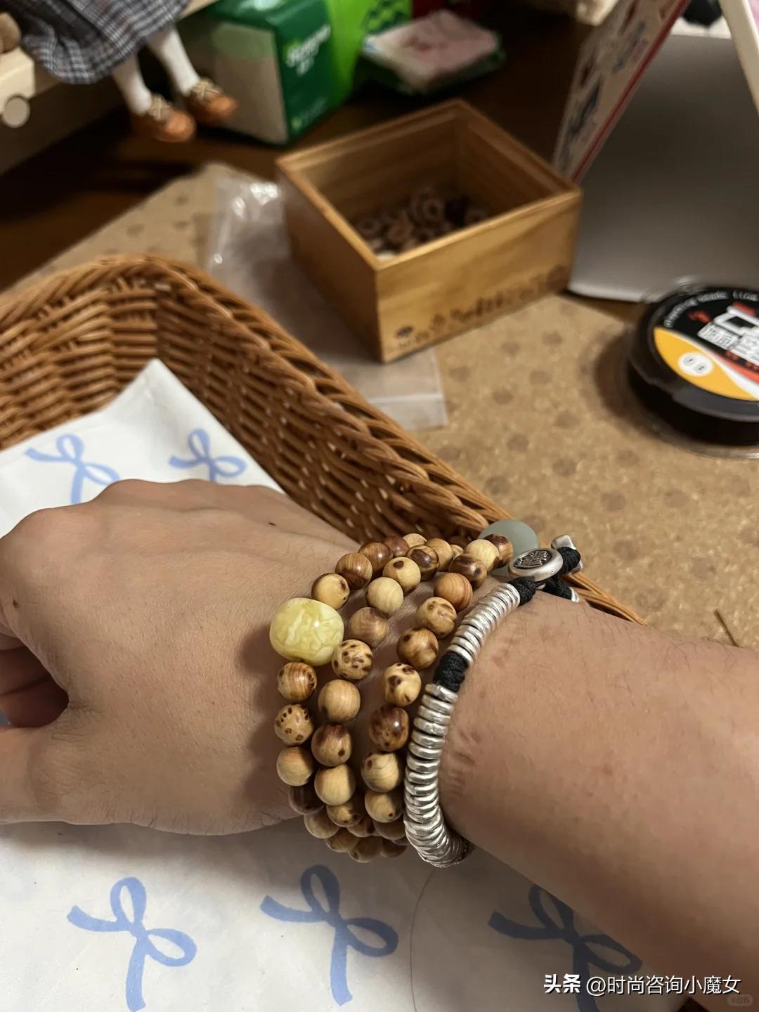 中年男士文玩手串挑选技巧_文玩手串搭配攻略_男士佛珠手链戴哪只手