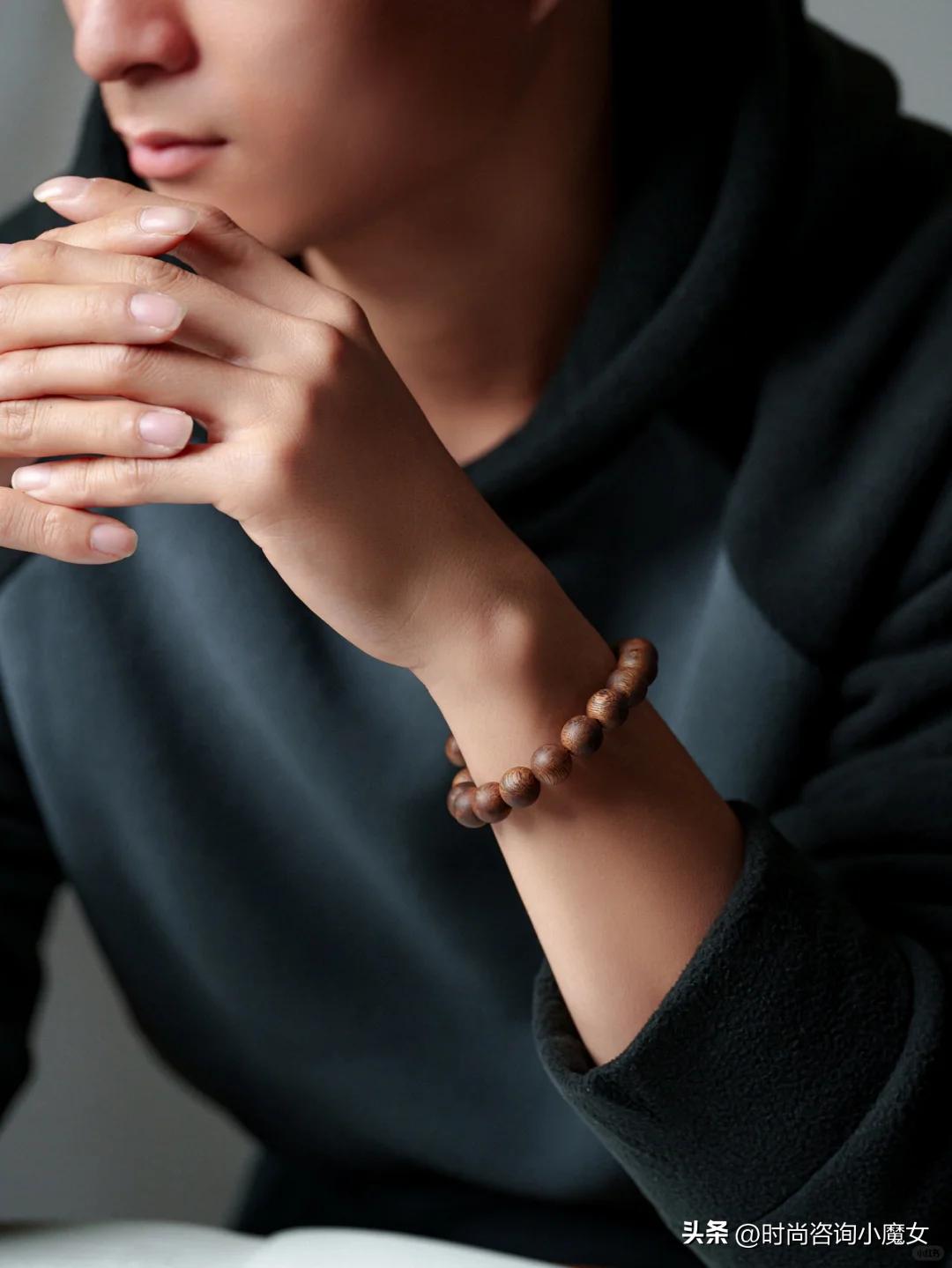 男士佛珠手链戴哪只手_文玩手串搭配攻略_中年男士文玩手串挑选技巧