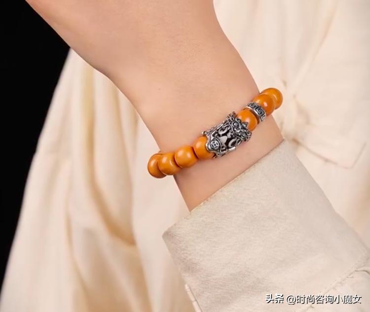 男士佛珠手链戴哪只手_中年男士文玩手串挑选技巧_文玩手串搭配攻略