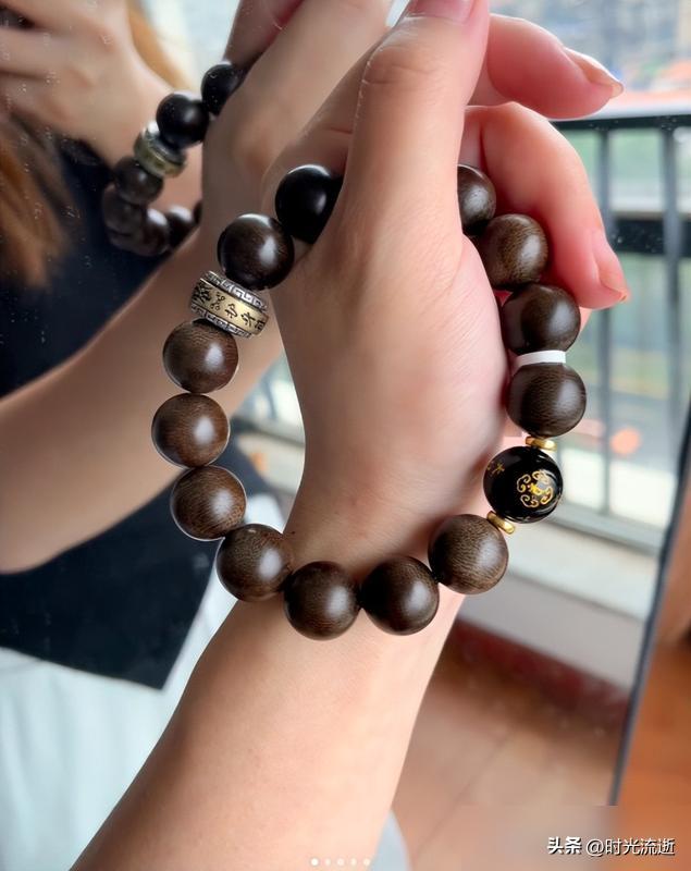 男士佛珠手链戴哪只手_老山檀香木手串推荐_50岁男性手串选择