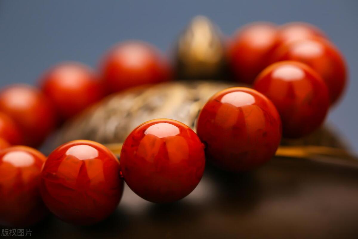 男士佛珠手链戴哪只手_手串男左女右佩戴习俗_手串戴左手还是右手有什么讲究