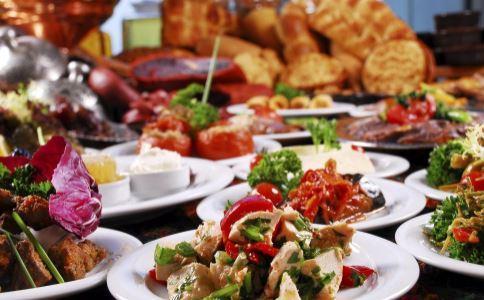 不吃宵夜会胖吗_晚上九点吃东西会胖吗_晚餐时间与体重关系