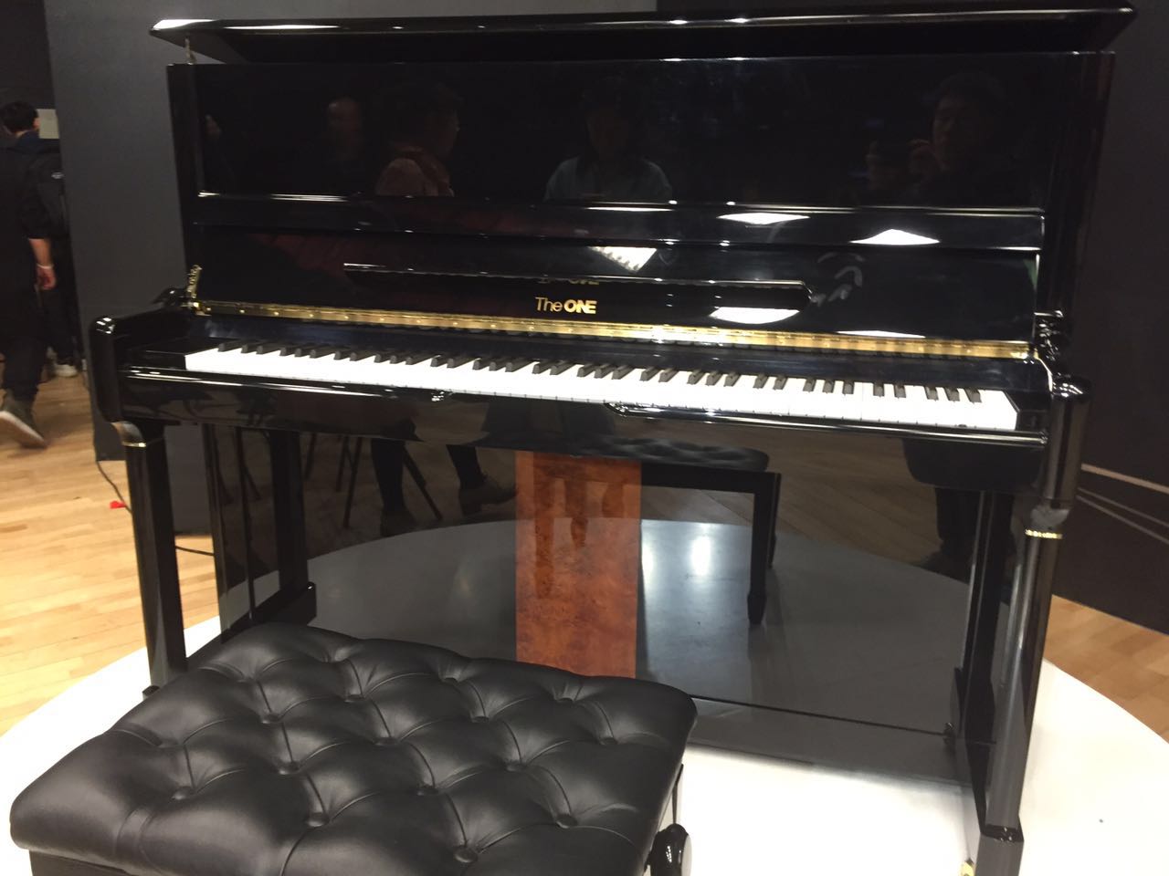智能钢琴教室_珠江钢琴与星海钢琴_The ONE钢琴+