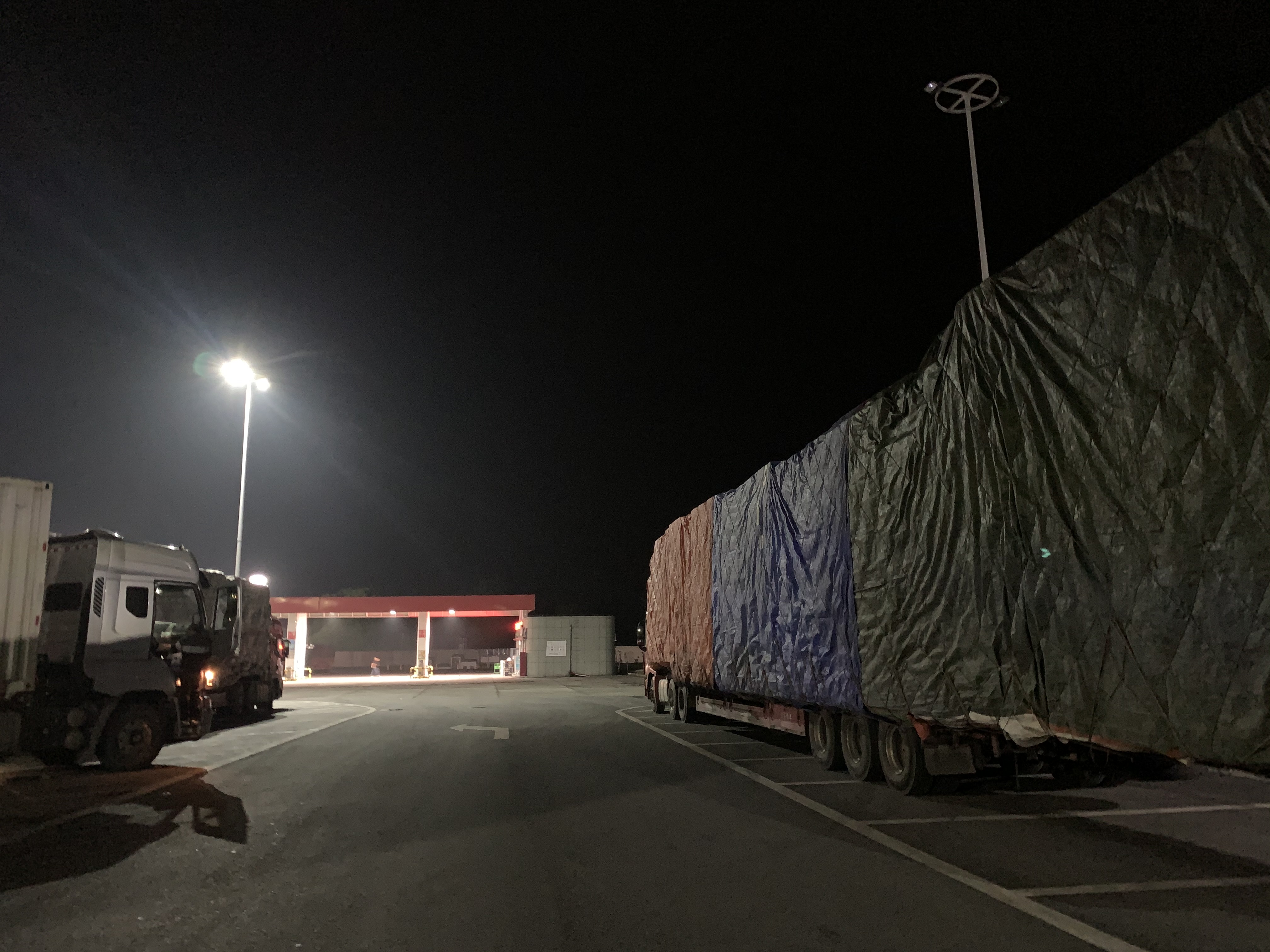 女卡车司机长途运输经历_有关长途货车司机小说_女卡车司机生活现状