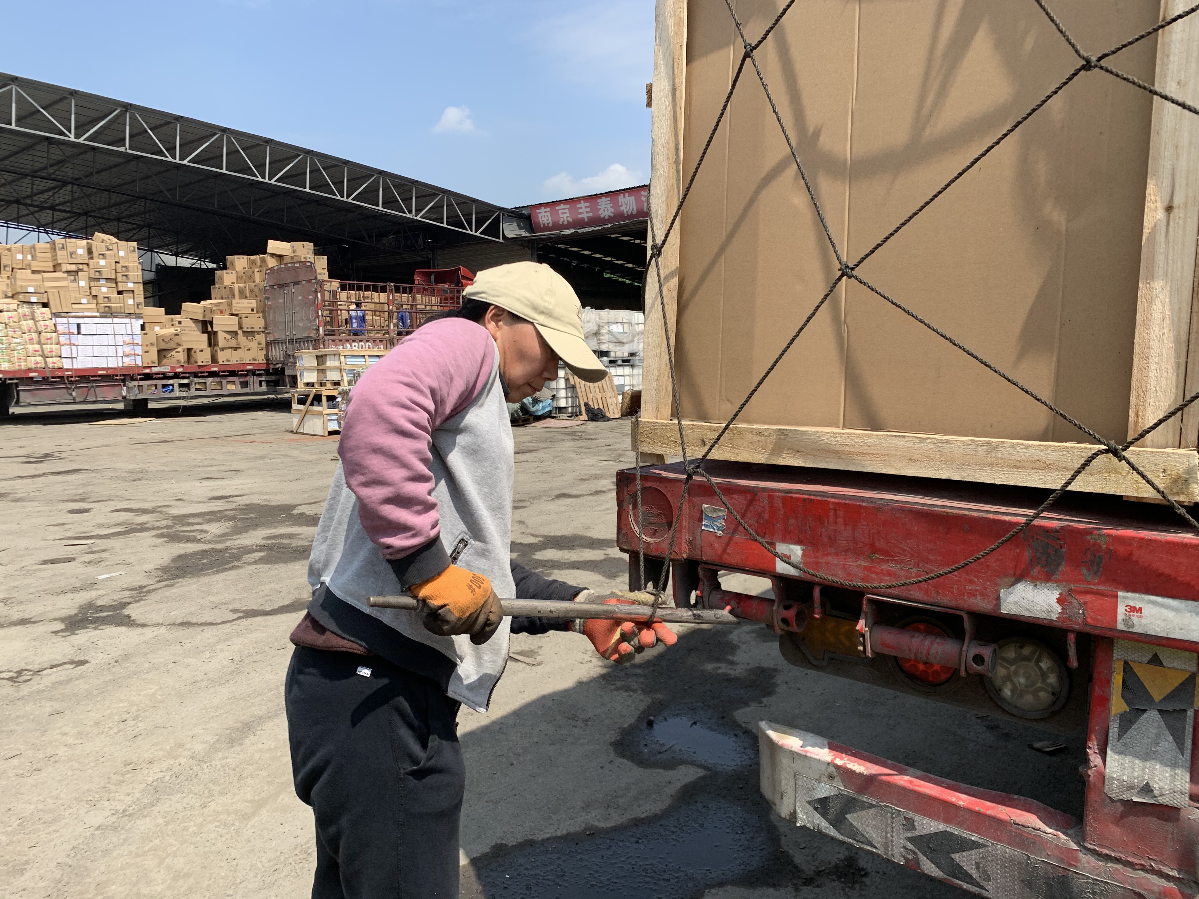 有关长途货车司机小说_女卡车司机长途运输经历_女卡车司机生活现状