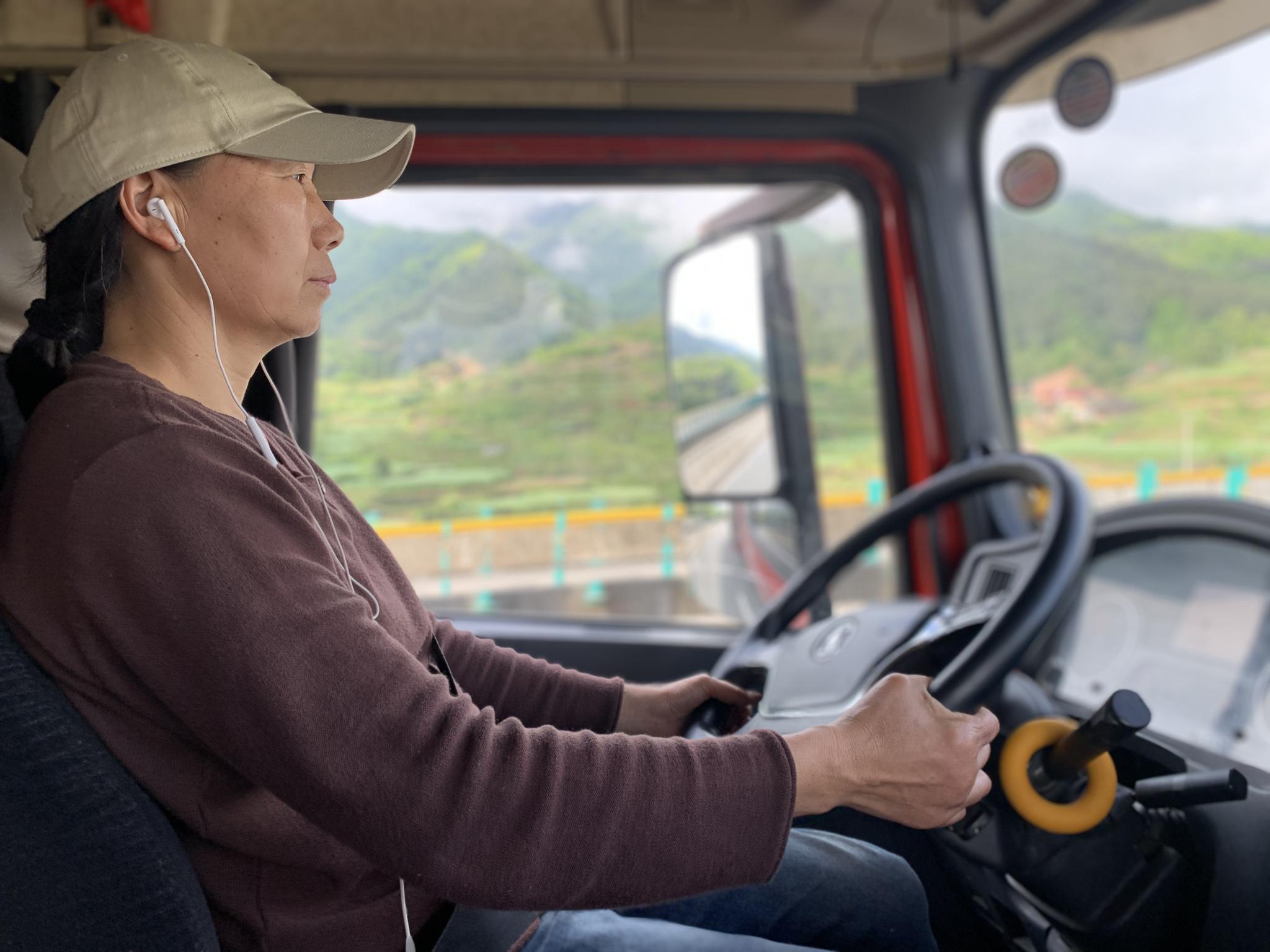 上路近24小时，谢琳几乎没有睡眠。高佳摄