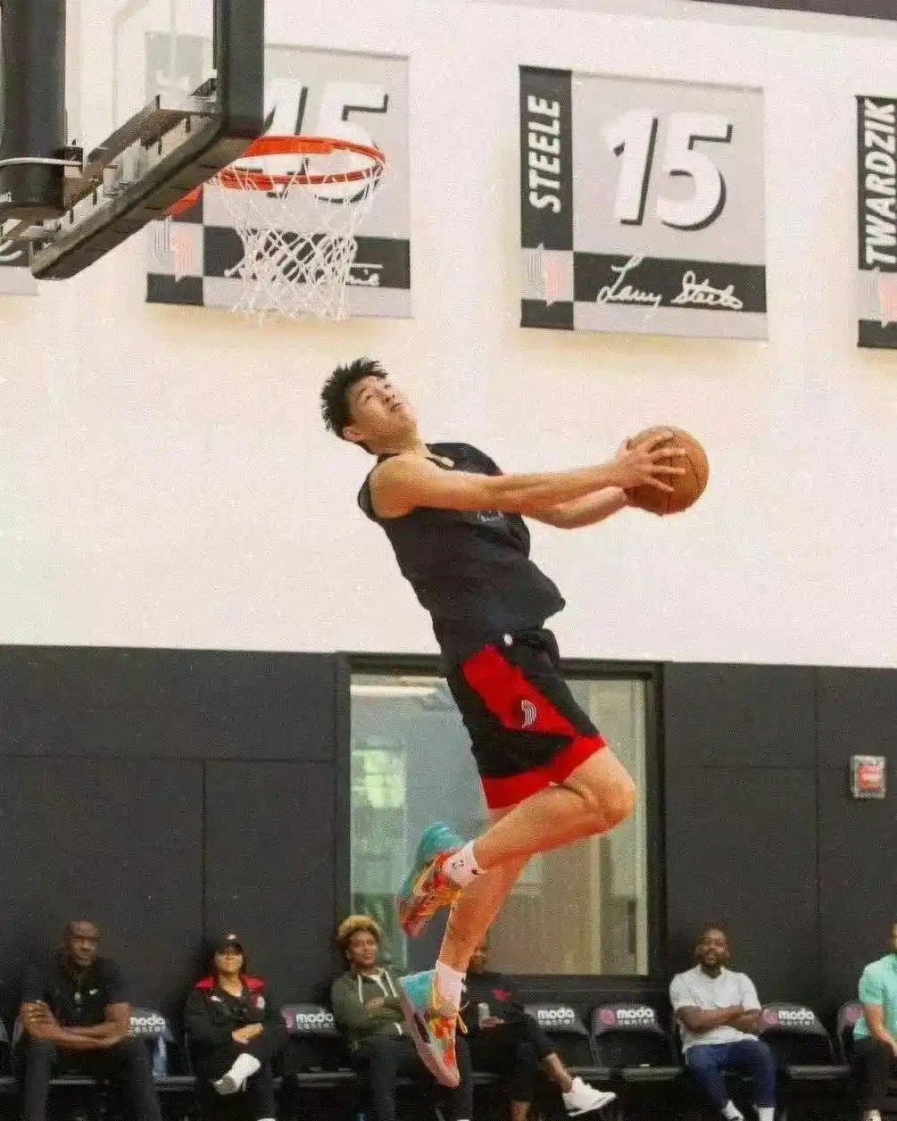 崔永熙签约篮网 双向合同 中国前锋登陆NBA_崔永熙社媒发文：为了中国篮球 我们一起努力