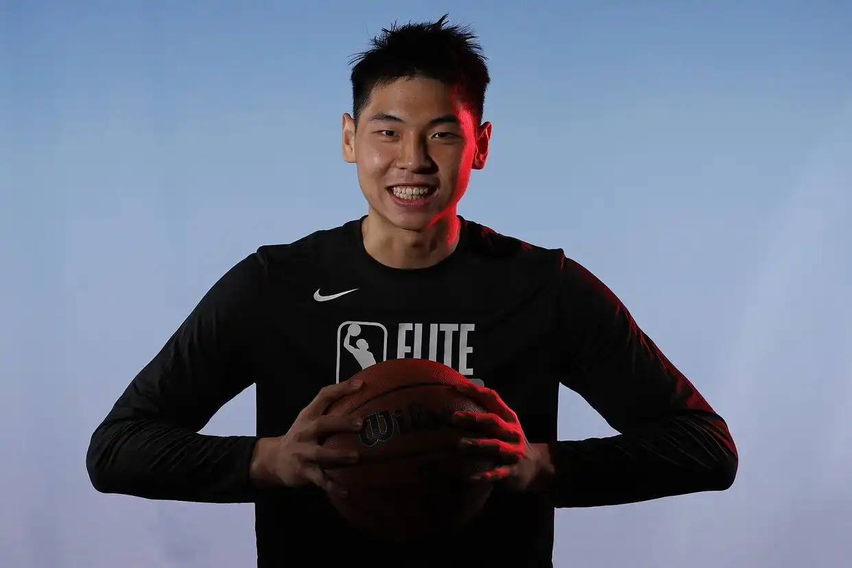 崔永熙签约篮网 双向合同 中国前锋登陆NBA_崔永熙社媒发文：为了中国篮球 我们一起努力