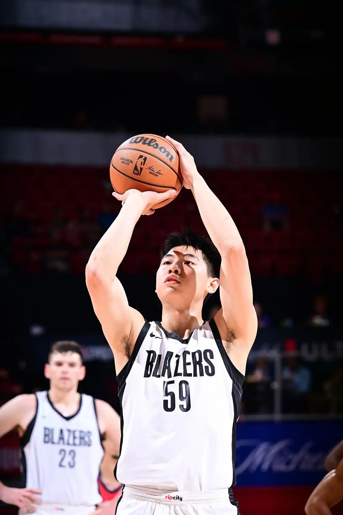 崔永熙签约篮网 双向合同 中国前锋登陆NBA_崔永熙社媒发文：为了中国篮球 我们一起努力