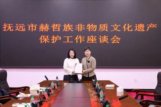 中国音乐学院教授张天彤参与赫哲族非遗保护_渔家天锦:赫哲族鱼皮文化研究_抚远市赫哲族非物质文化遗产保护工作座谈会